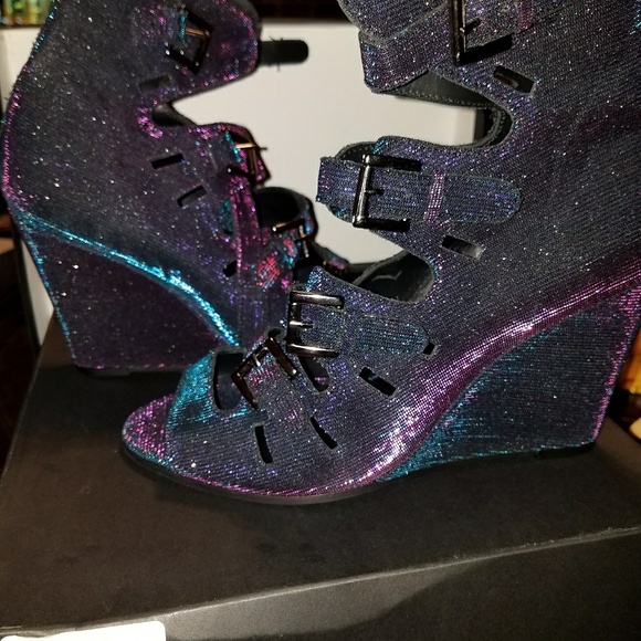 Shoe - Picture 7 of 7